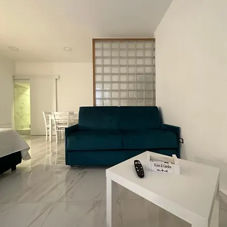La Vie Est Belle Apartment