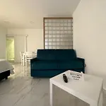 La Vie Est Belle Apartment