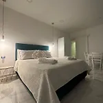 La Vie Est Belle Naples