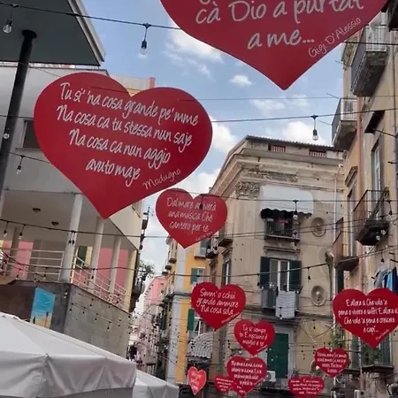 La Vie Est Belle * Neapol