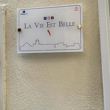 La Vie Est Belle * Neapel